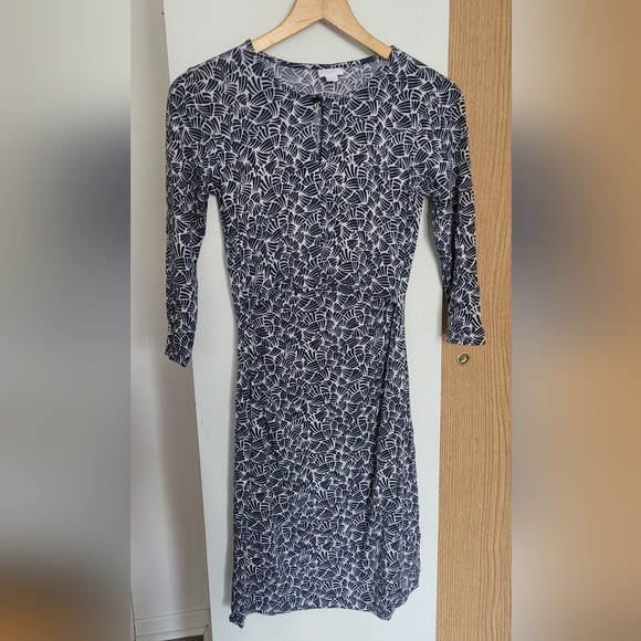 Dresses & Skirts - Long Sleeve Black and White Nursing Dress